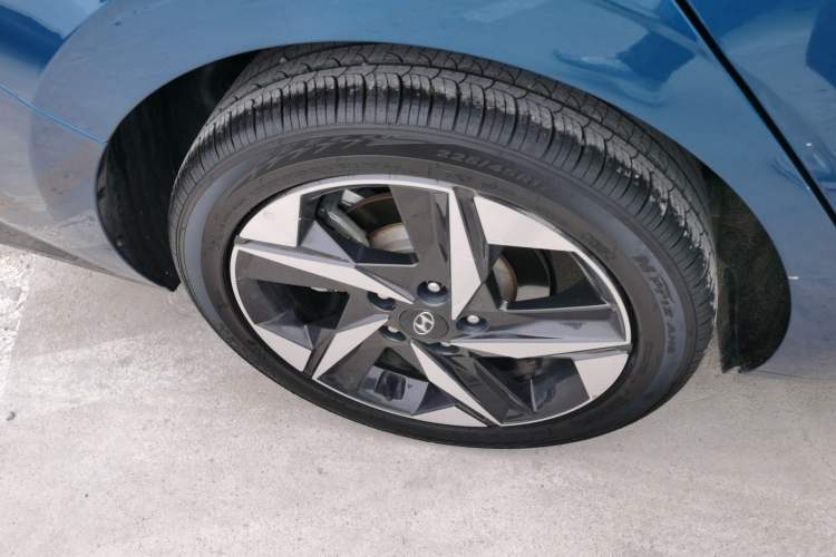 Used Hyundai Elantra 2021 1.5L CVT LUX Prestige Edition Right Rear Wheel Hub