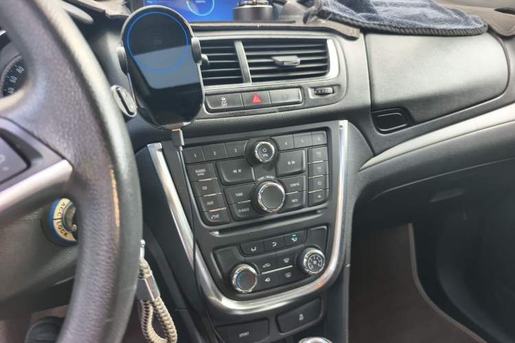 Used Buick Encore 2015 1.4T Automatic Two-Wheel Drive Urban Elite Version
