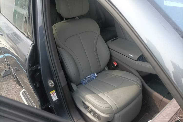 Used Denza N9 2025 Flagship Model
