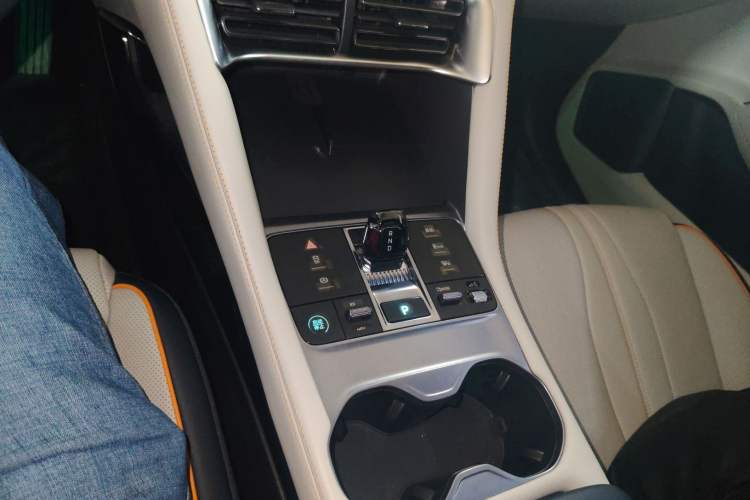 Used BYD Song PLUS New Energy 2023 Champion Edition DM-i 110KM Flagship PLUS Gear Lever