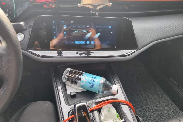 Used Dongfeng Aeolus Yixuan MAX 2023 1.5T Ultra-Stylish Trendsetting Dad Edition
