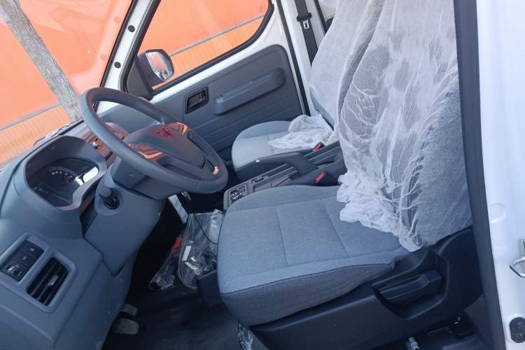 Used Wuling Yangguang 2025 Model 400km Bus Edition—Comfort Edition