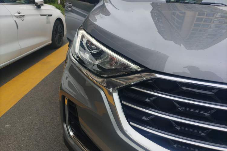 Used Ford Edge 2021 PLUS EcoBoost 245 Two-Wheel-Drive Platinum Edition 5 Seats Right Front Headlight