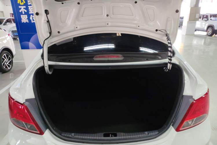 Used Hyundai Verna (older generation) 2014 1.4L Manual Smart GLS Trim Trunk