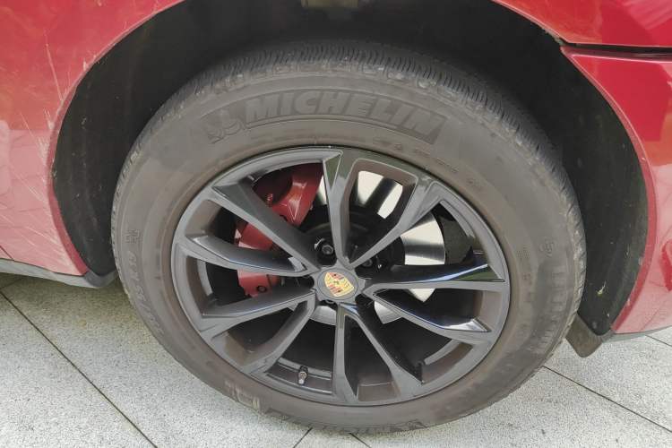 Used Porsche Macan 2022 Macan 2.0T Right Front Wheel Hub