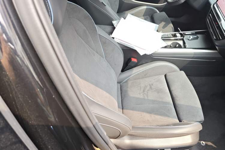 Used Volkswagen Passat 2025 Pro 380TSI Starry Dragon Luxury Edition Right Front Seat