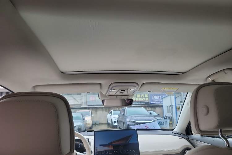 Used Denza N8 2023 Four-Wheel Drive Ultra-Hybrid Flagship Seven-Seater Version
