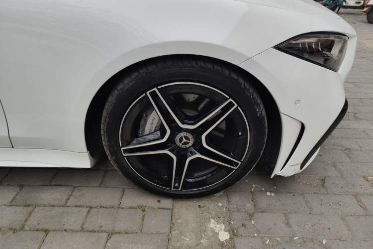 Used Mercedes-Benz CLS 2022 CLS 300 Luxury Model Right Front Wheel Hub