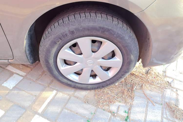 Used Nissan Sunny 2015 1.5XE Manual Comfort Edition Right Front Wheel Hub