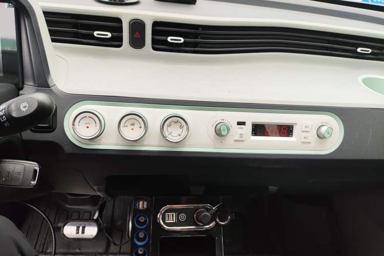 Used Wuling Hongguang MINIEV 2021 Macaron Premium Model – Lithium Iron Phosphate Audio And AC Panel
