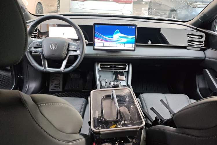 Used BYD Qin L 2025 DM-i Smart Drive 80KM Leading Model Center Console