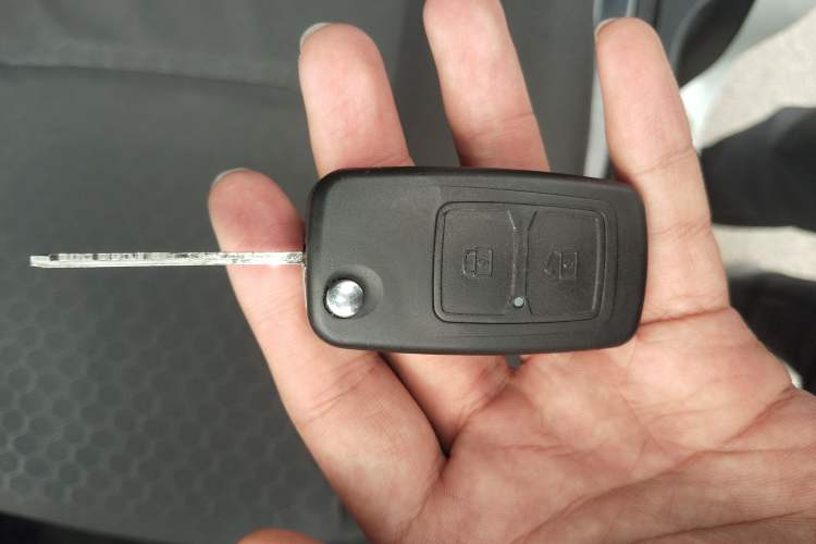 Used CHANGAN KAICHENG Ruixing EM80 2025 Cargo Version Standard 2-Seater 300 km Side-Hinged Doors Vehicle Key