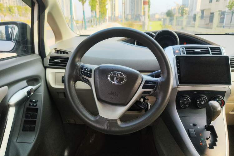 Used Toyota Verso 2014 Starlight 180E CVT Elite Edition
