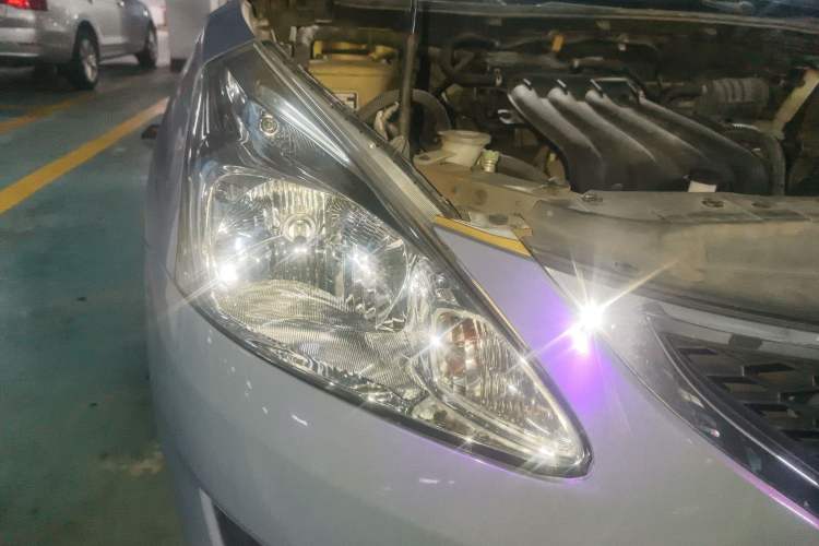 Used Nissan Tiida 2011 1.6L CVT Comfort Model Right Front Headlight