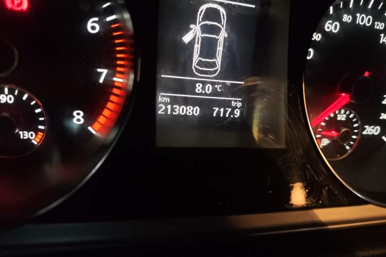 Used Volkswagen Magotan 2013 1.8TSI Premier Model Odometer Close Up