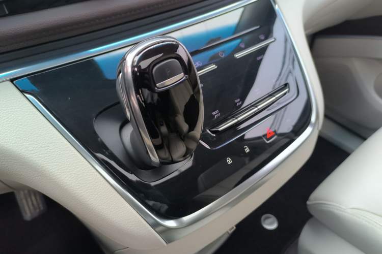 Used Buick GL8 2020 Land Business Class 652T Luxury Model
