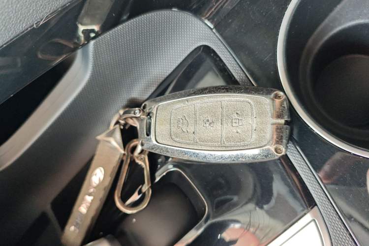 Used Hyundai Elantra 2021 1.5L CVT LUX Prestige Edition Interior 1