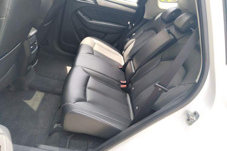 Used Roewe RX5 2016 20T Two-Wheel Drive Automatic Internet Smart Edition
