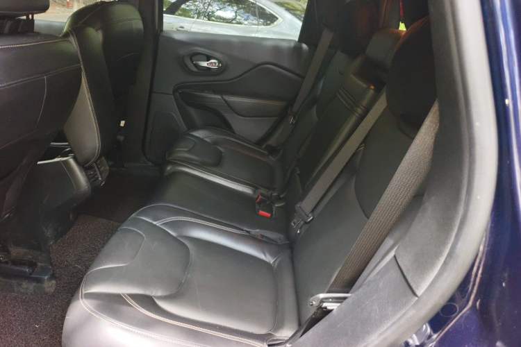 Used Jeep Cherokee 2016 2.0L Superior Edition