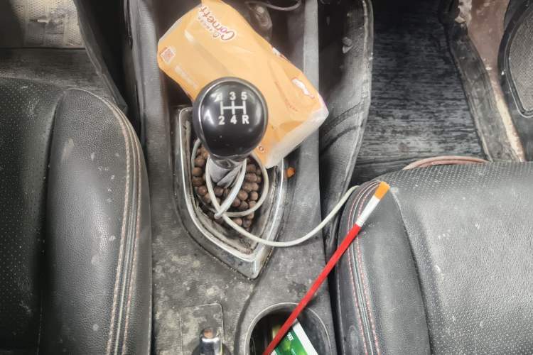 Used CHANGAN KAICHENG Oushang A600 2016 1.5L Manual Luxury 7-Seater Gear Lever