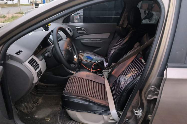 Used Baojun 630 2011 1.5L manual standard version
