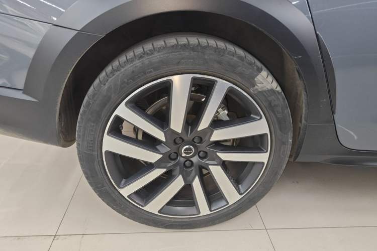 Used Volvo V90 2022 Cross Country B5 AWD Prestige Edition