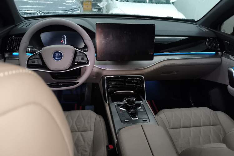 Used BYD Tang New Energy 2024 DM-i Glory Edition 112KM Prestige Model
