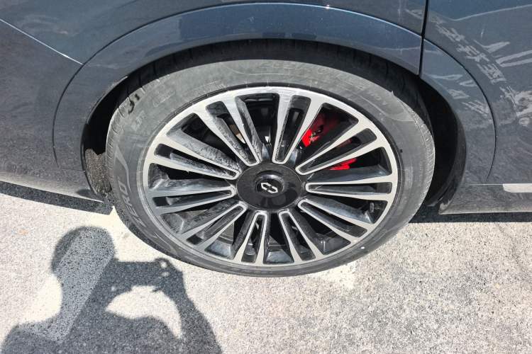 Used Hima AITO M9 2024 Range-Extended Ultra Version 42 kWh 6-Seater Model Right Rear Wheel Hub