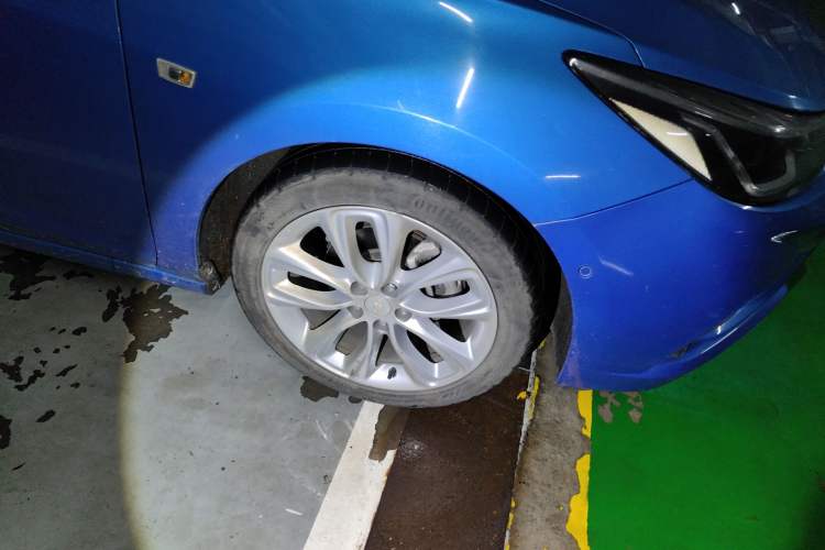 Used Chevrolet Cruze 2017 1.4T Hatchback Dual-Clutch Lingfeng Edition Right Front Wheel Hub