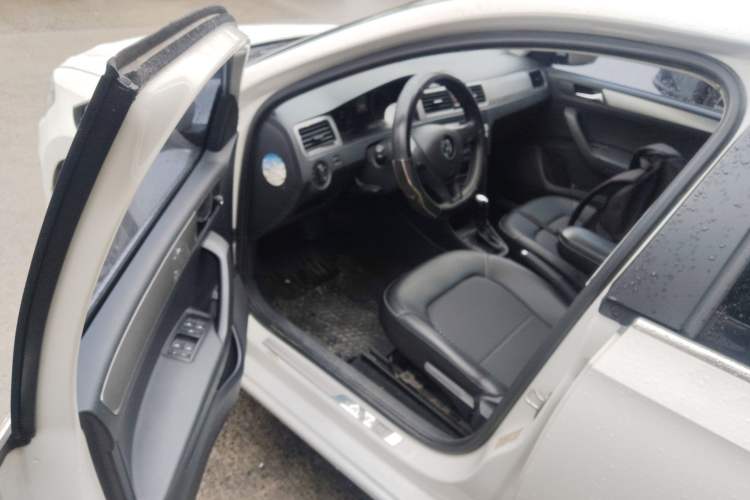 Used Volkswagen Santana 2015 HaoNa 230TSI DSG Comfort Model Driver Seat