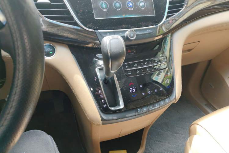 Used Buick GL8 2017 ES 28T Flagship Model China V Standard Gear Lever