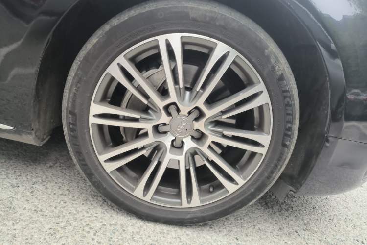 Used Audi A8 2013 A8L 45 TFSI quattro Luxury Model Right Front Wheel Hub