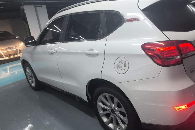 Used Haval H2 2018 Red-Label 1.5T Manual Two-Wheel Drive Luxury Model