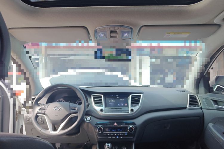 Used Hyundai Tucson 2015 1.6T Dual-Clutch Two-Wheel-Drive Smart Model Headliner