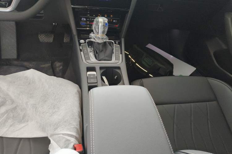 Used Volkswagen FAW-Volkswagen CC 2026 Model, 30 Million Units—Selected, 330TSI, Glamorous Gear Lever