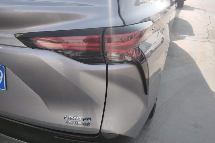 Used Toyota Sienna 2021 2.5L Hybrid Premium Edition