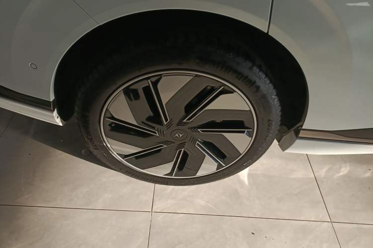 Used Dongfeng eπ eπ008 2024 210Max Range-Extended Version 6 Seats