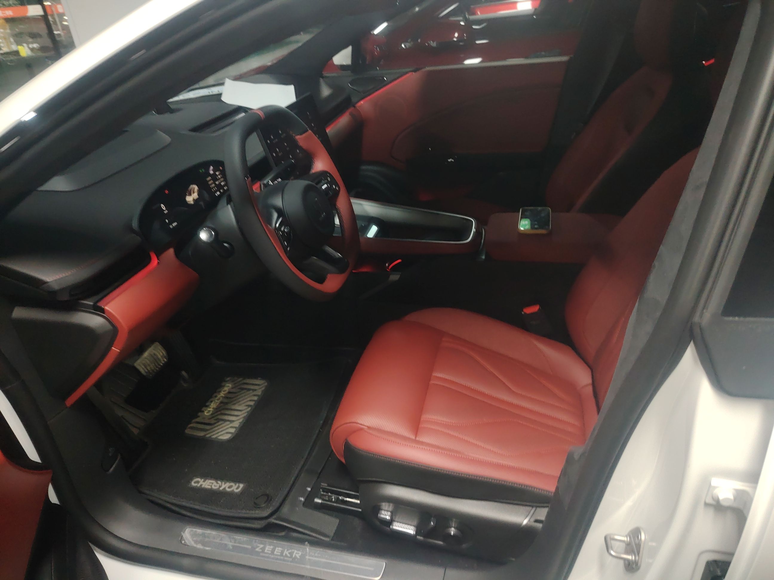 المقاعد الأمامية داخل السيارة