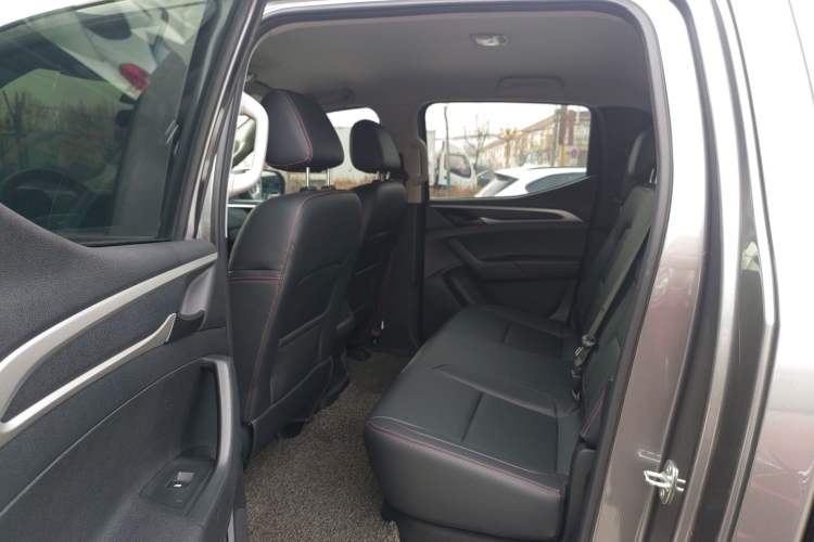 Used SAIC MAXUS T60 2017 2.4L Gasoline Manual Two-Wheel Drive High-Ride Elite Long-Body Version