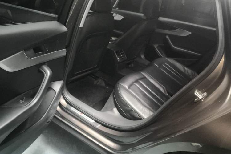 Used Audi A4L 2018 30th Anniversary Edition 40 TFSI Fashion Model
