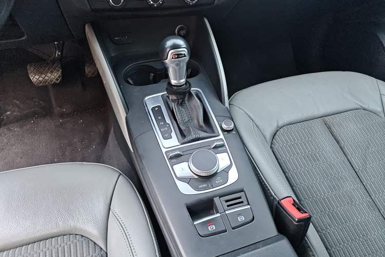 Used Audi A3 2018 30th Anniversary Edition Limousine 35 TFSI Fashion Model Gear Lever