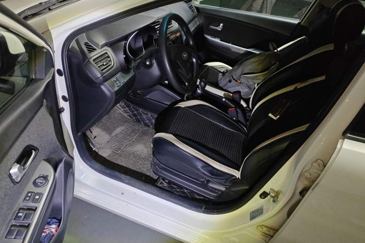 Used Kia K2 2015 Sedan 1.4L MT GLS