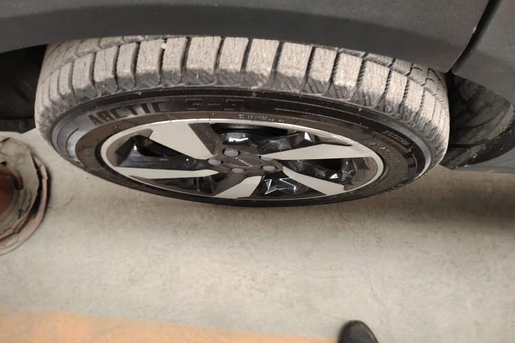 Used Lynk & Co 06 EM-P 2020 PHEV Plus Right Rear Wheel Hub