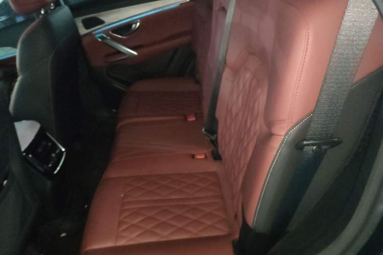 Used JETOUR X70 PLUS 2023 1.5T DCT Brave PLUS 5-Seater
