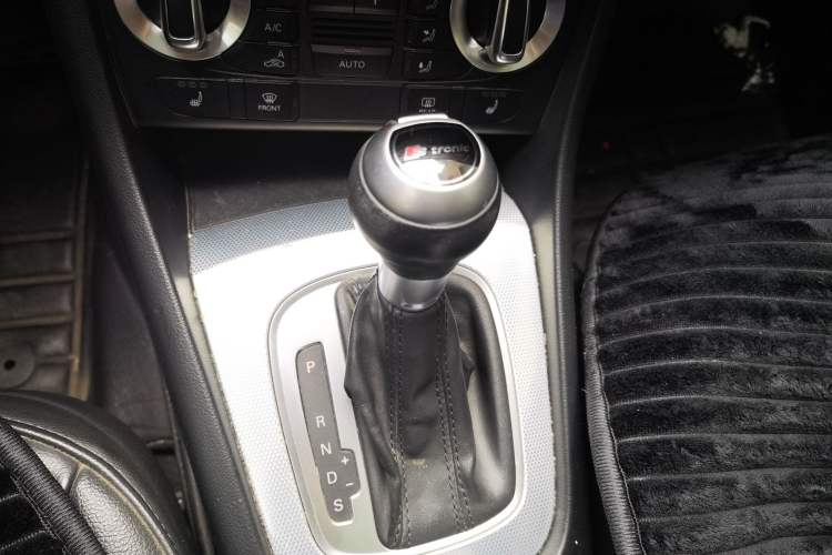 Used Audi Q3 2015 35 TFSI Comfort Model Gear Lever