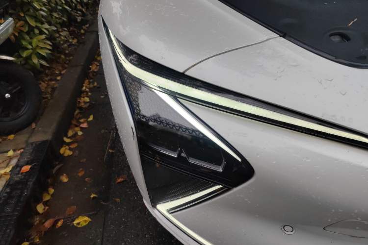 Used IM L7 2022 Dynamic Model Right Front Headlight