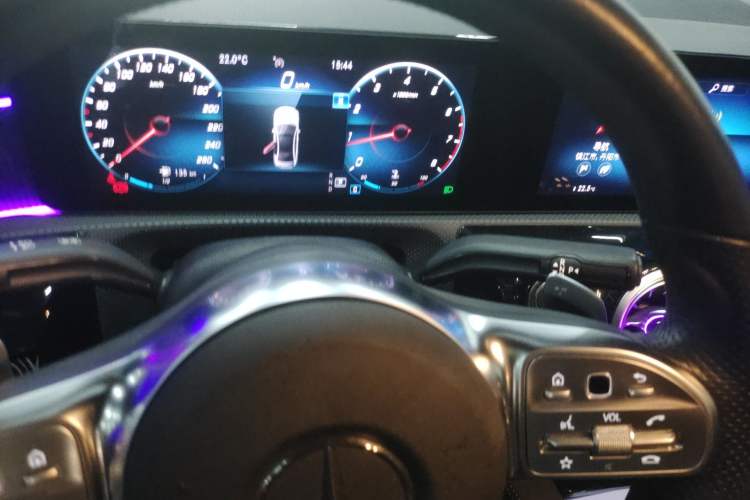 Used Mercedes-Benz A-Class 2022 Restyled A 200 L Sport Sedan Fashion Version Gear Lever