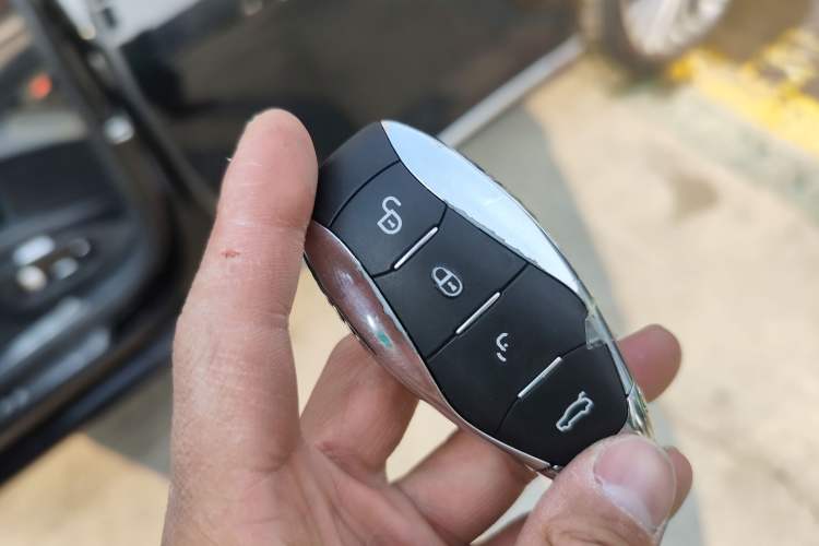 Used Hongqi H9 2023 2.0T Smart Connect Flagship Edition
