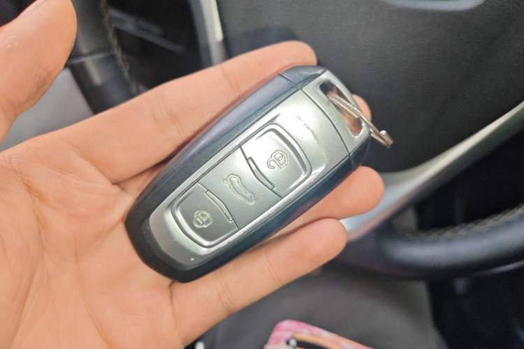 Used Geely Auto Emgrand X7 Sport 2020 1.8TD DCT Two-Wheel Drive Smart Connect 4G-Enabled Version
