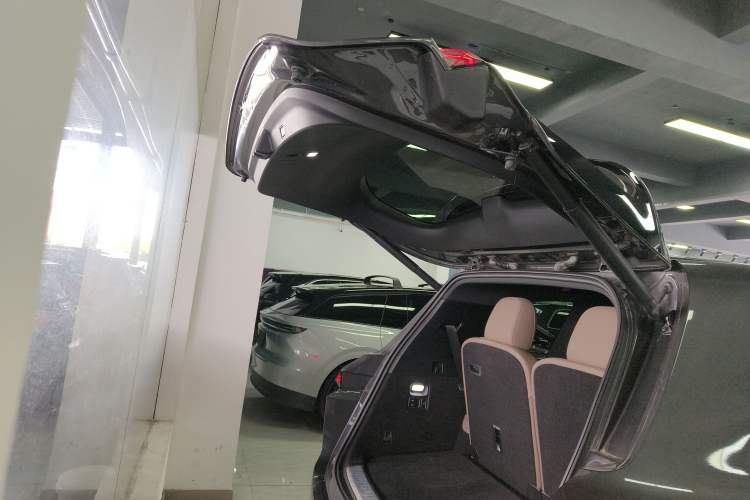 Used Li Auto L9 2025 Pro Smart Refreshed Edition
